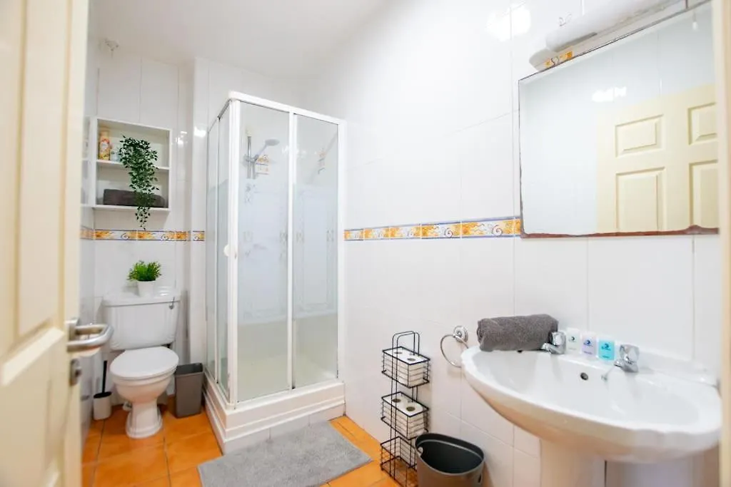 88 - Spacious Townhouse By Shortstays Galway 0*,  Irland