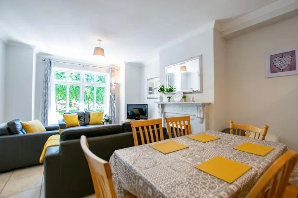 88 - Spacious Townhouse By Shortstays Galway